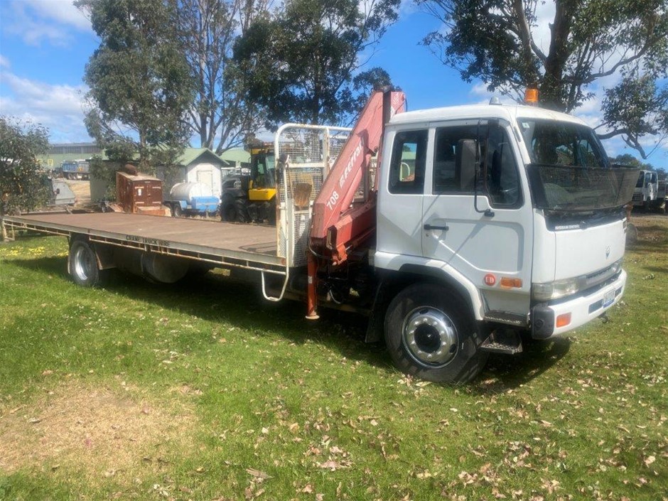 1999 Nissan UD PK250 Crane Truck