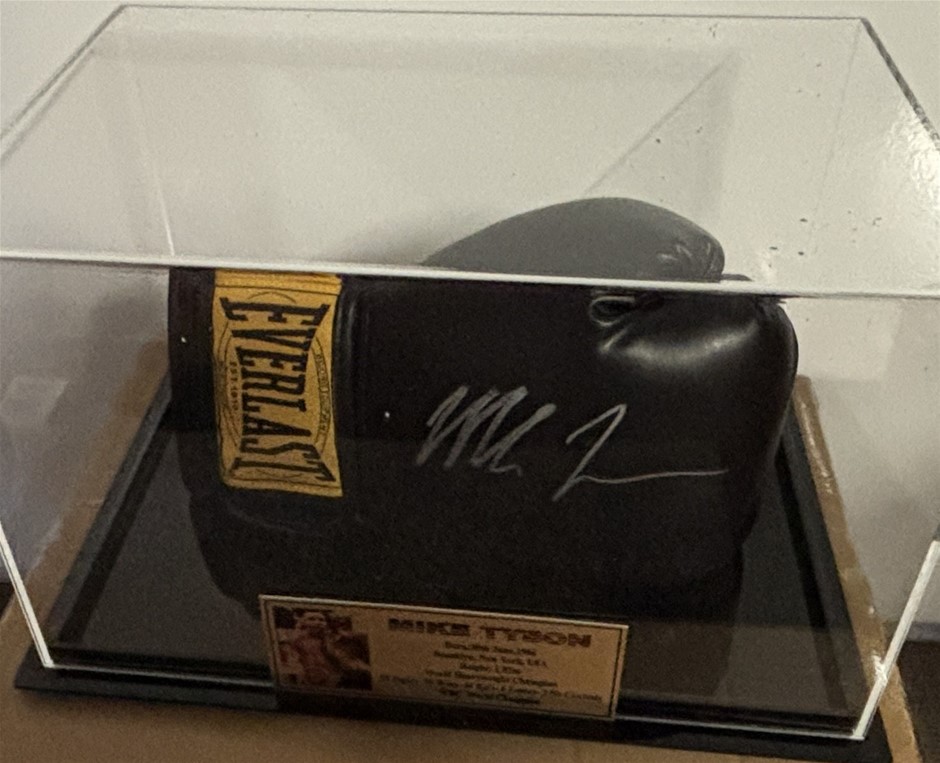 MOVIE & SPORTS SIGNED MEMORABILIA