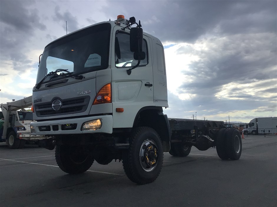 2007 Hino 500 4 x 4 Cab Chassis Truck