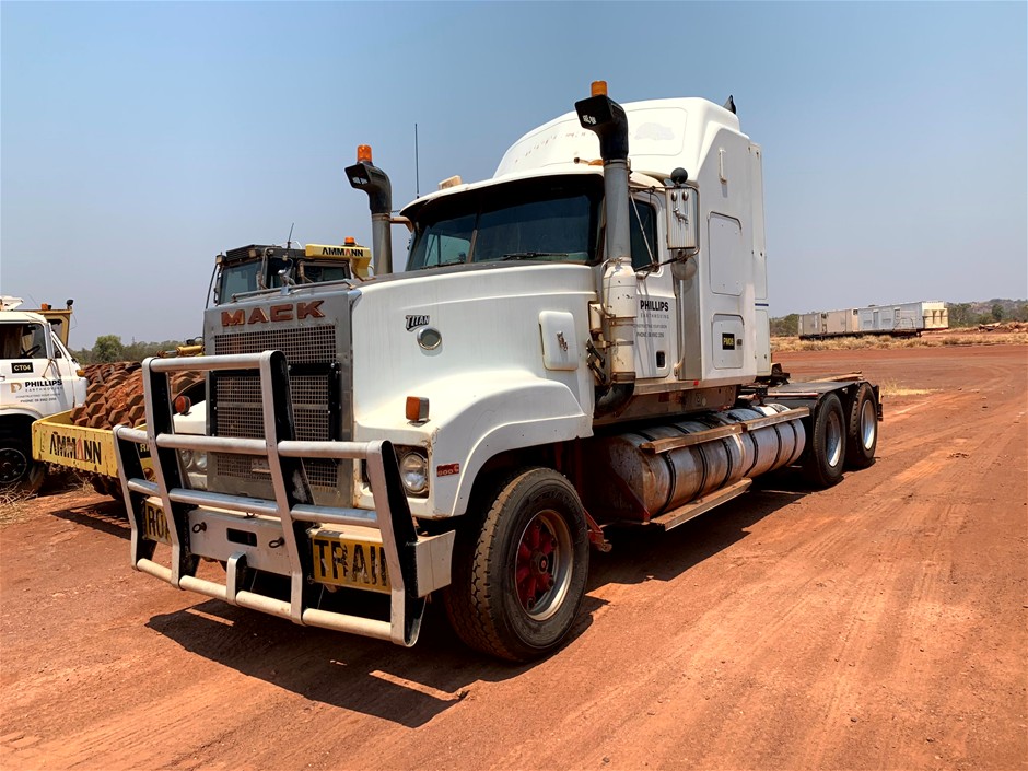 2000 Mack Titan Prime Mover