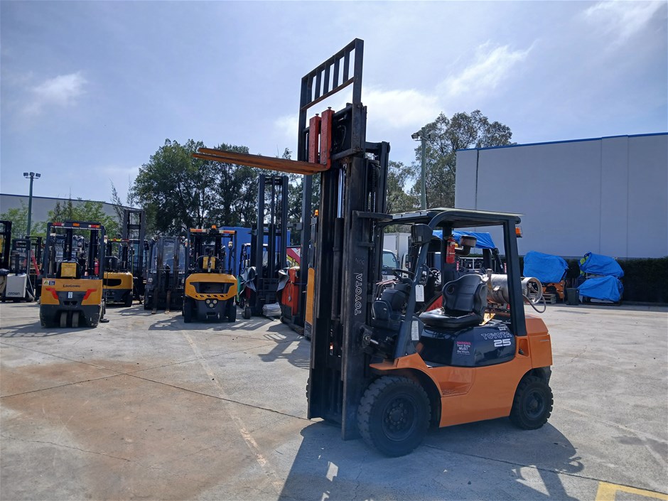 Toyota 42-7FG25 Counterbalance Forklift