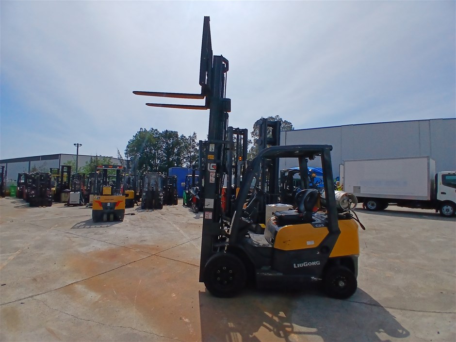 <p>Liugong GLG2025G Counterbalance Forklift</p>