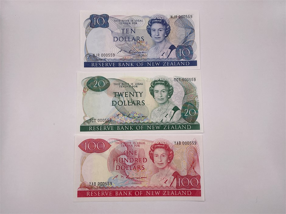 3 x New Zealand Paper Banknotes, $10, $20 & $100 denomination Auction ...