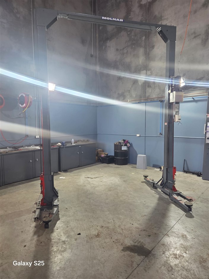 Unreserved 2005 Molnar MF1705-93-OH-3T 2 Post Overhead Hoist