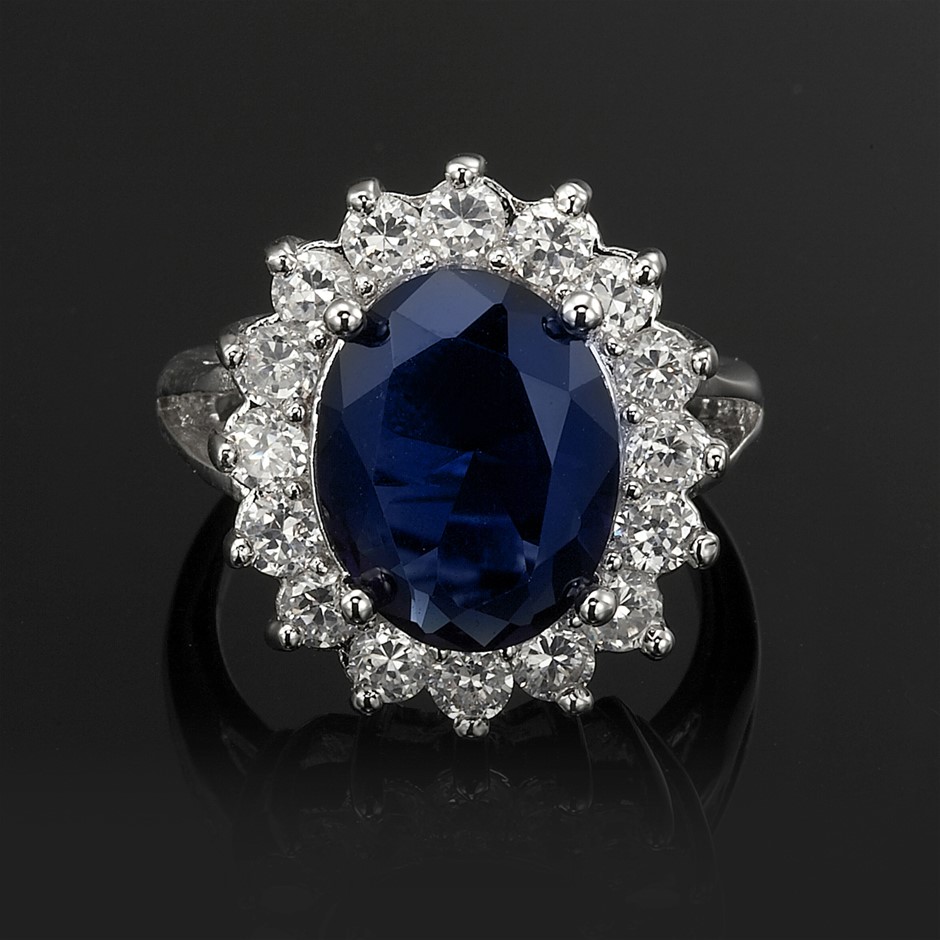 Replica Royal Ring - 16 Simulated Diamonds - US Size 8