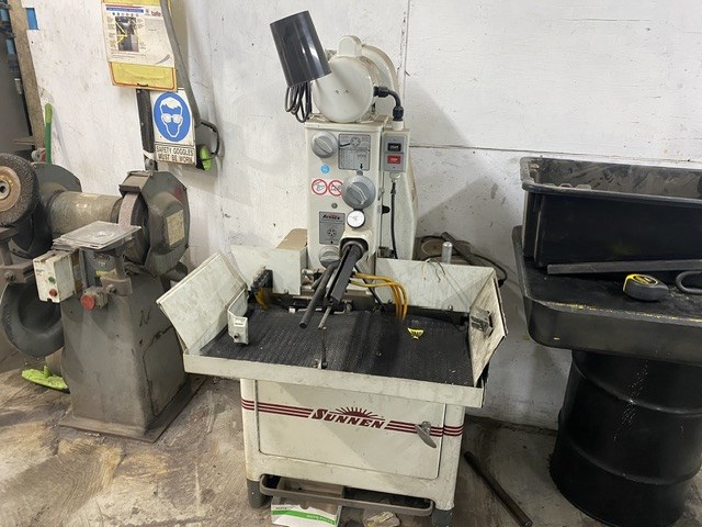 <p>Sunnen MBB-1660 Honing Machine </p>