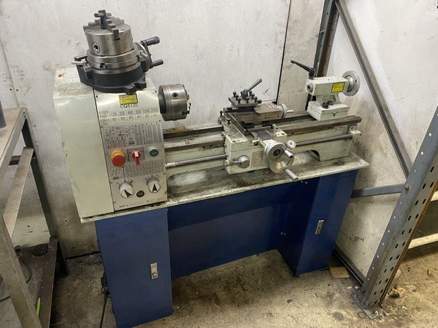 <p>CQ6125 Gap Bed Lathe</p>