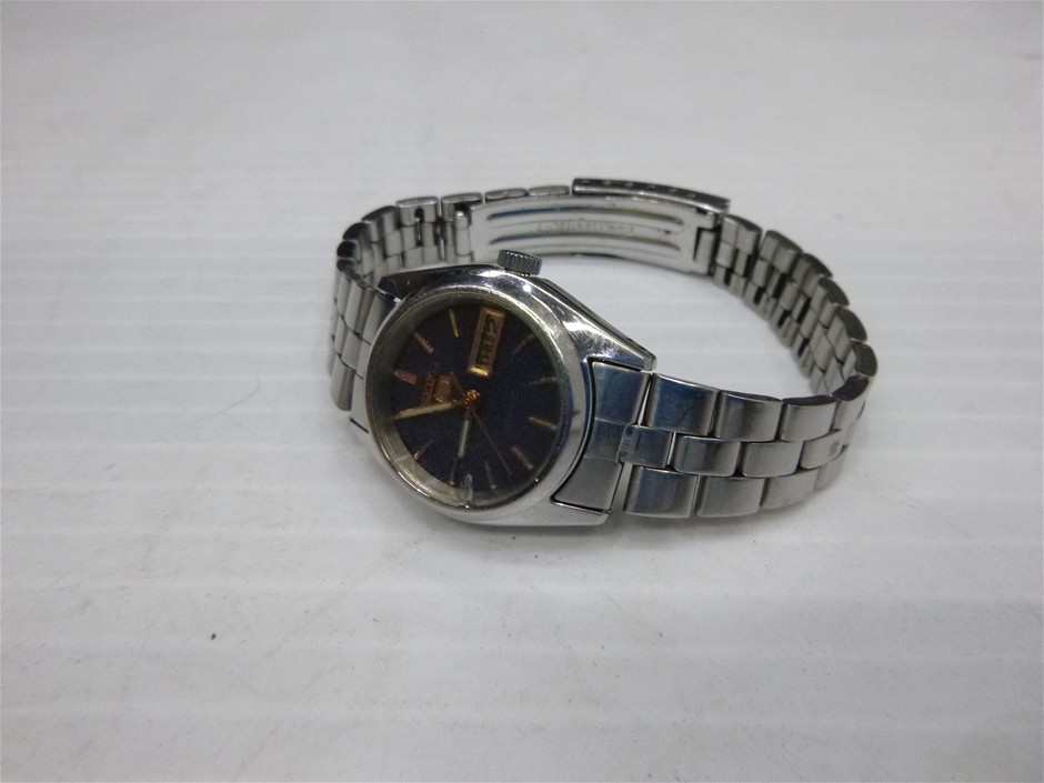 Seiko E (E8 ) Vintage Women's Water Resistant Watch