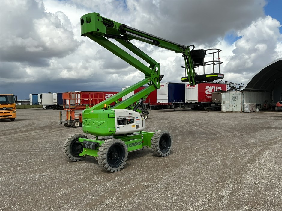 <p>2015 Nifty HR1711 Knuckle Boom Lift</p>