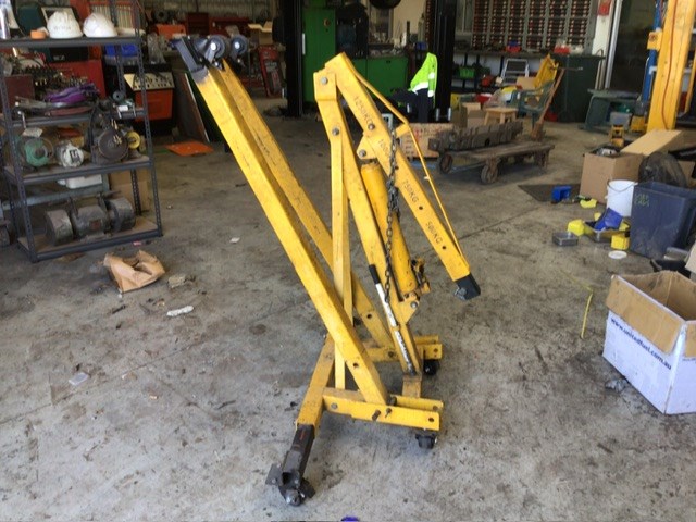 TWM Mobile Engine Hoist