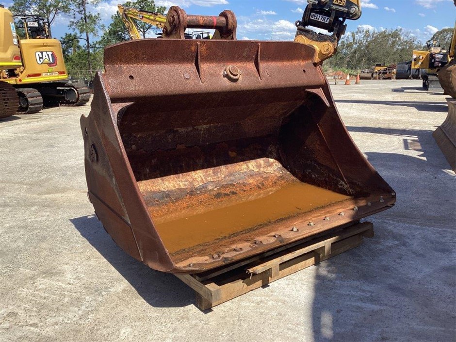 Excavator Buckets and Handling Equipment Sale - QLD