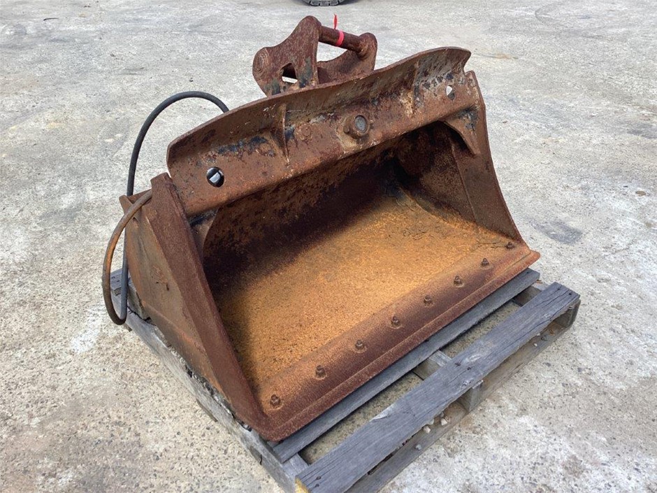 AHE Tilting Excavator Bucket