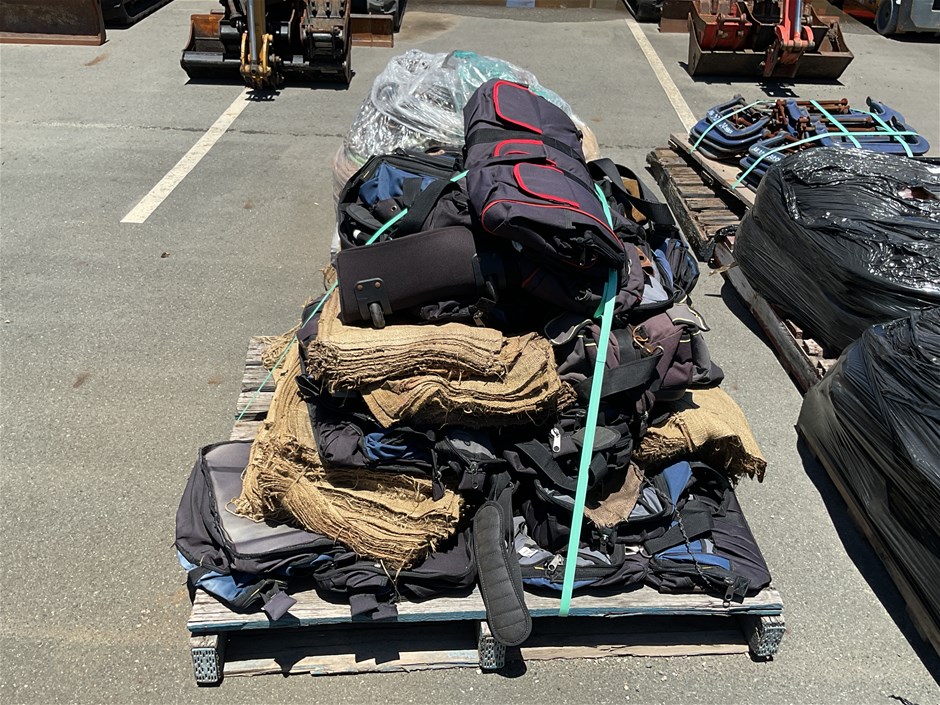 <p>Qty Assorted Carry Bags & Hessian Sacks x 1 Pallet </p>