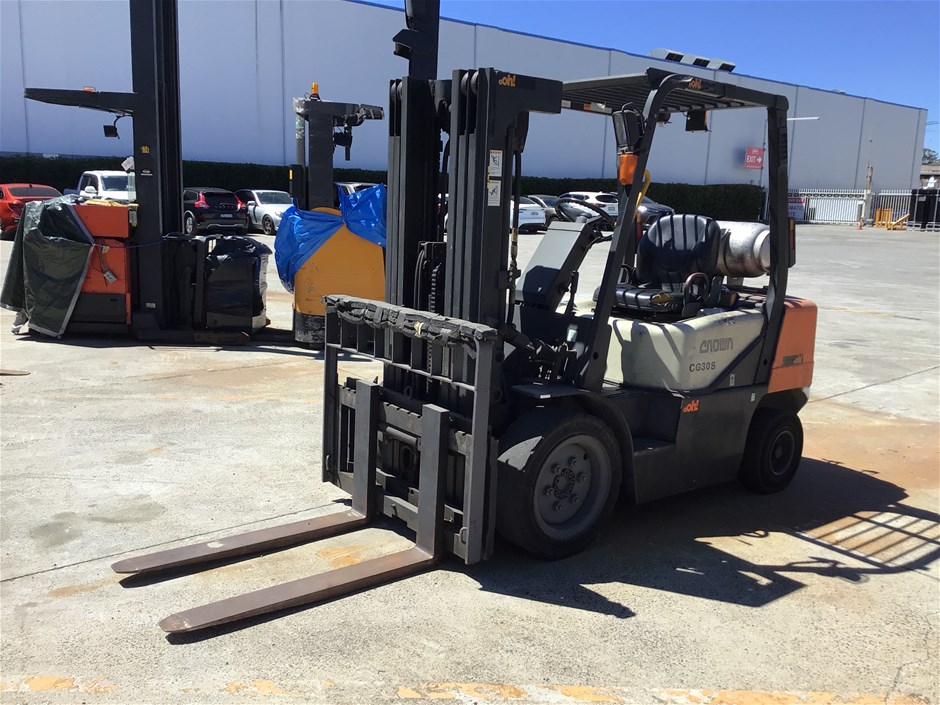 No Reserve Crown  CG 30S-3 Counterbalance Forklift