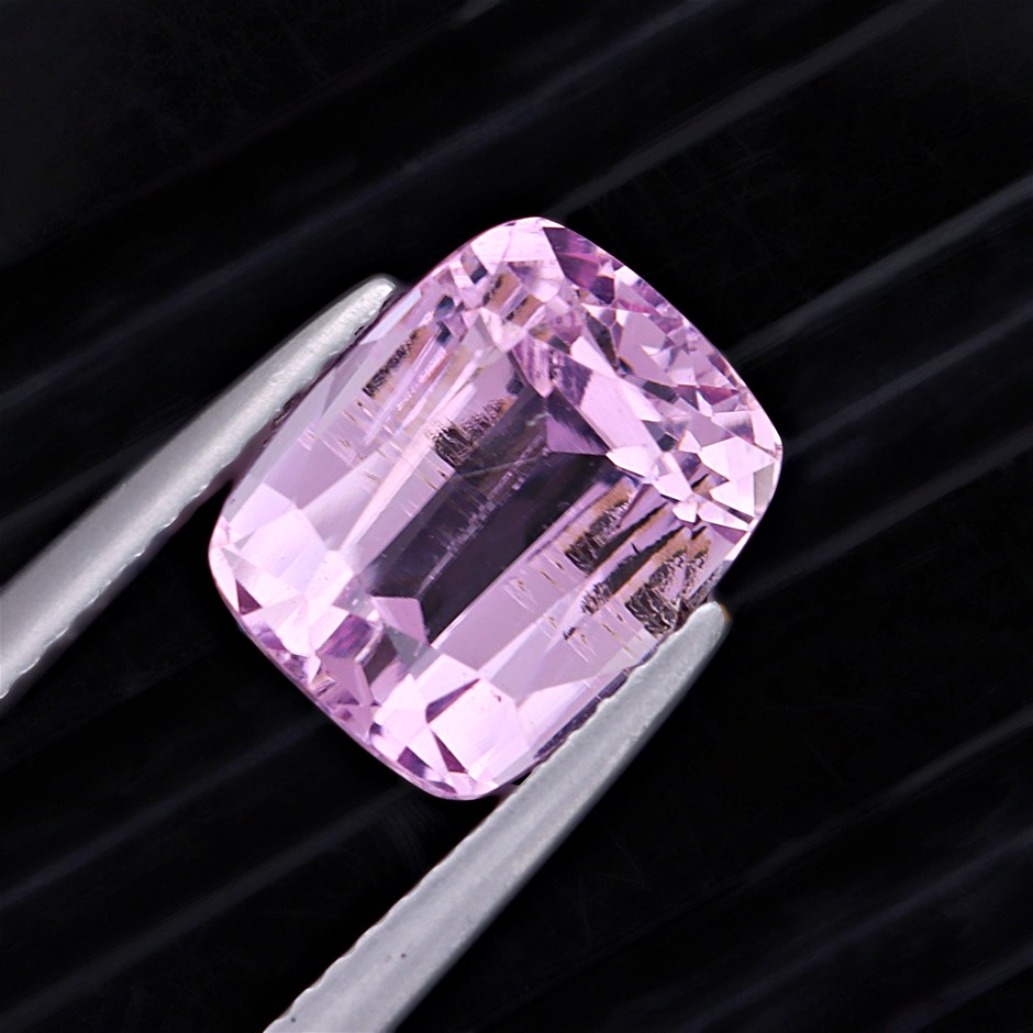 5.88 Carats Pink Kunzite