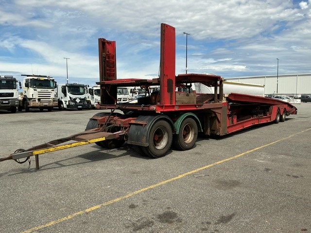 <p>2012 TopStart Car Carrier Tandem Dog Trailer</p>