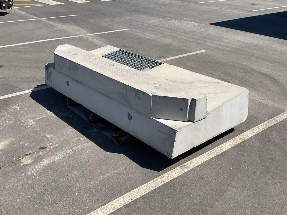 <p>Concrete Drainage Structure</p>