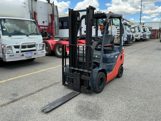 <p>Toyota 32-8FG18 Counterbalance Forklift</p>