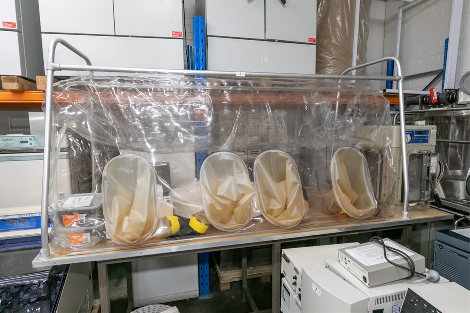 Anaerobic Vinyl Glove Isolation Chamber