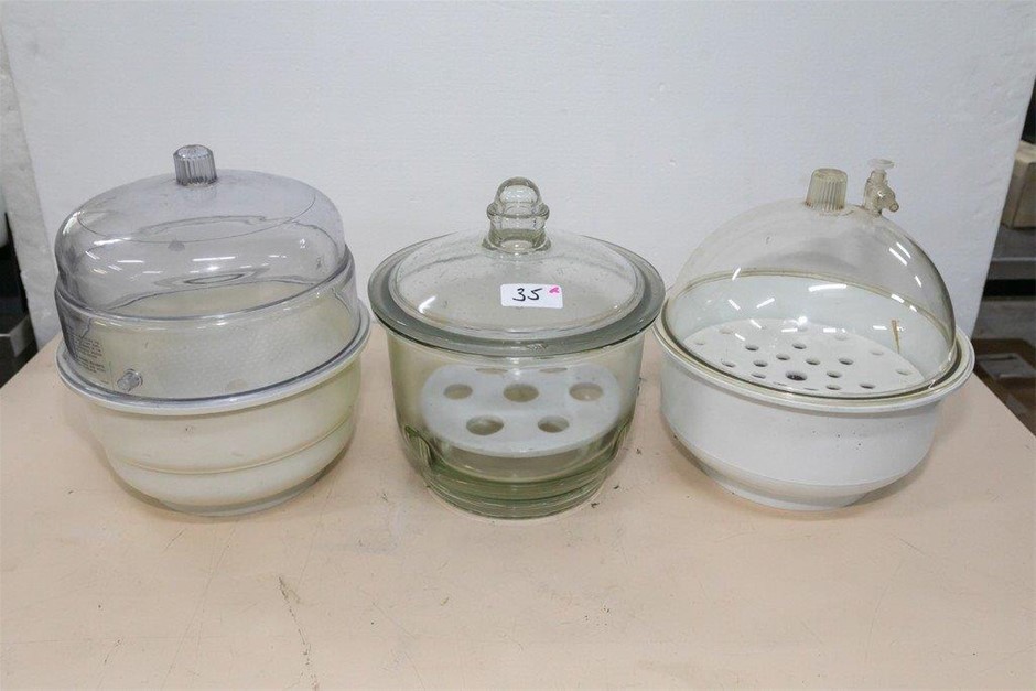 Desiccators 200mm 2 Plastic & 1 Pyrex Glass