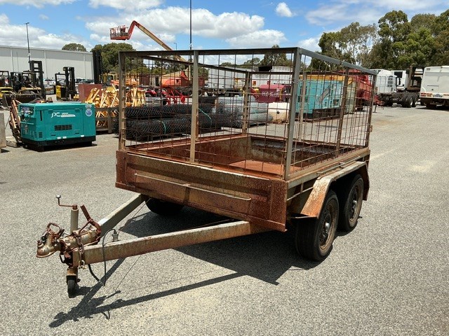 <p>2008 John Papas Caged Tandem Box Trailer</p>