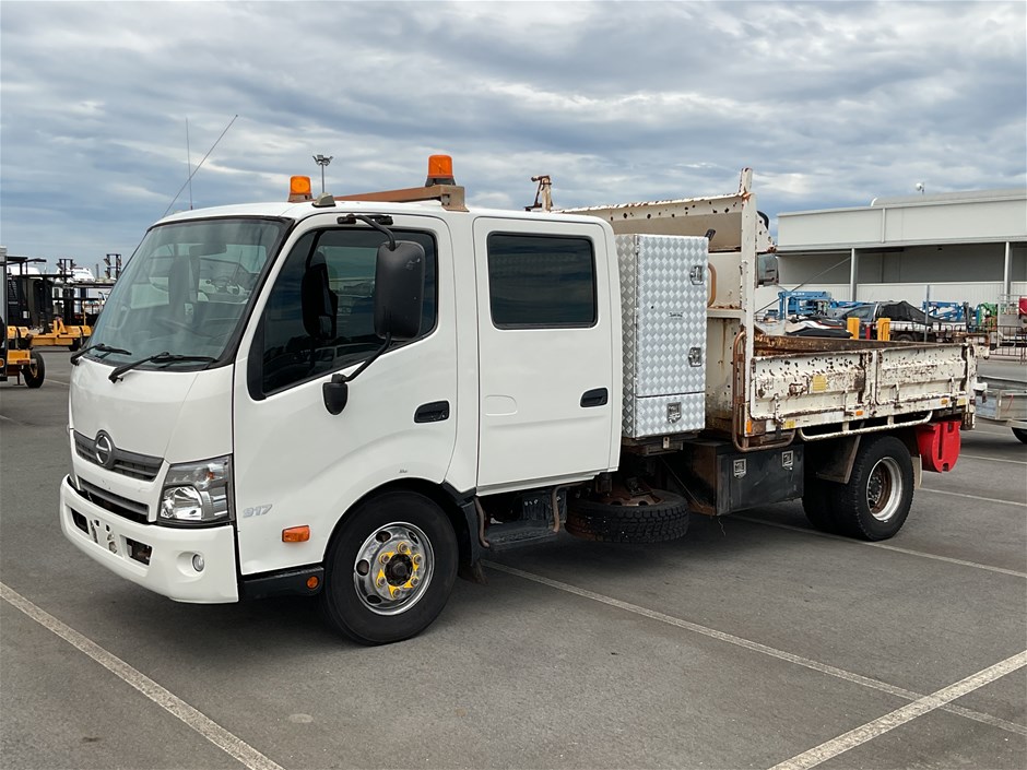 2010 Hino 300 C/CAB Wide 4 x 2 Tipper Truck