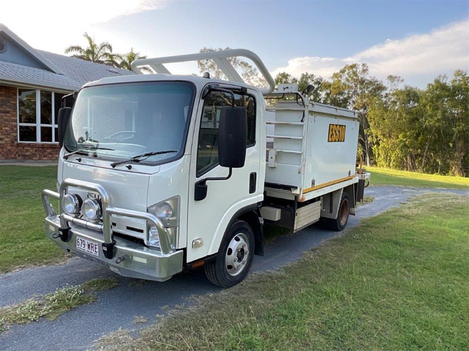 04/11 Isuzu NH NPRCBG11 4 x 2 Service Truck