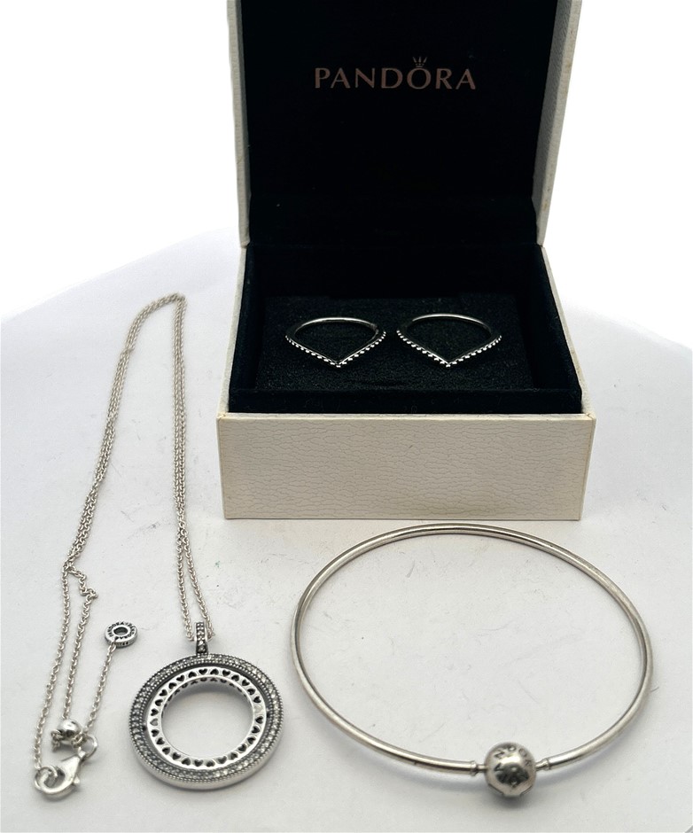 PANDORA Pendant Necklace