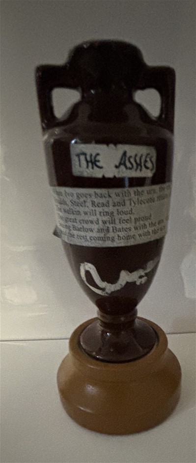 MATTHEW HAYDEN SIGNED ASHES URN