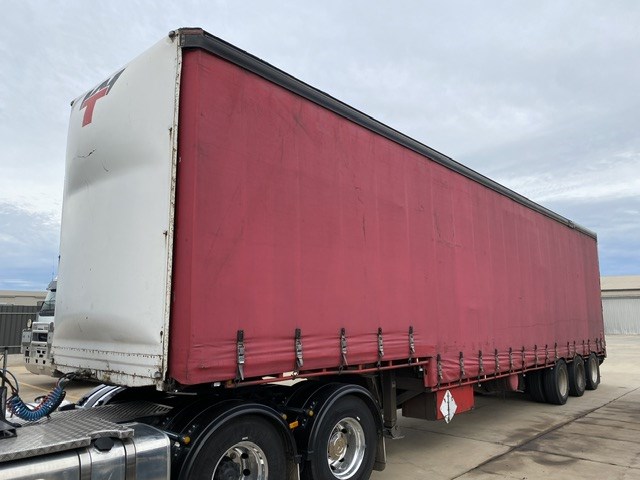2001 Southern Cross ST3 Triaxle Curtainsider A Trailer