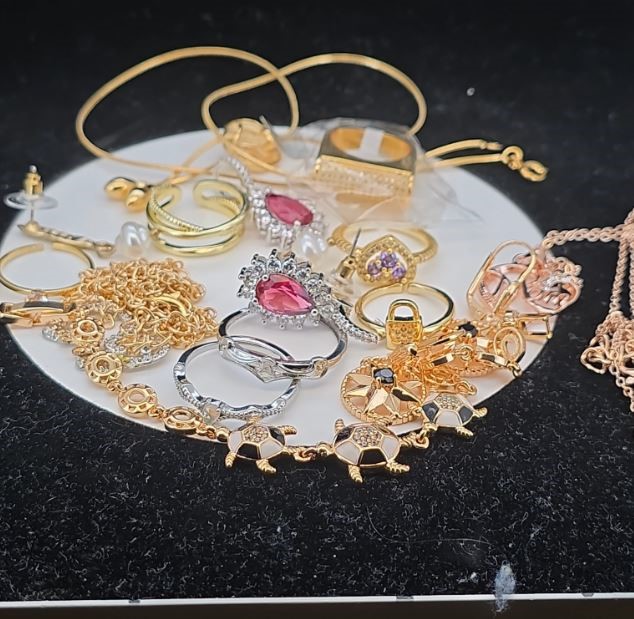 18K gold-plated mixed lot of 10 items perfect for a Christmas gift.