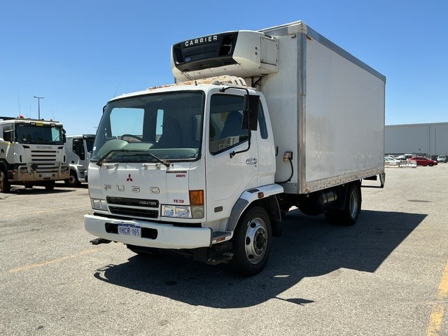 2007 Mitsubishi FUSO Fighter FK7.0 4 x 2 Refrigerated Truck