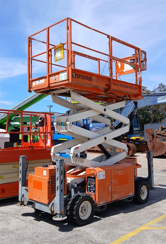 2015 Snorkel S2255RTV4 Scissor Lift