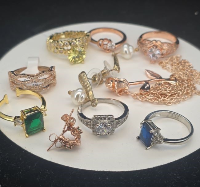 18K gold-plated mixed lot of 10 items  perfect for a Christmas gift.