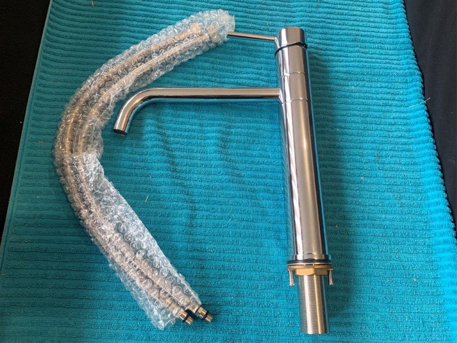 New in Box Multitude Swivel Sink Mixer Tap, Chrome Finish - Quantity 1