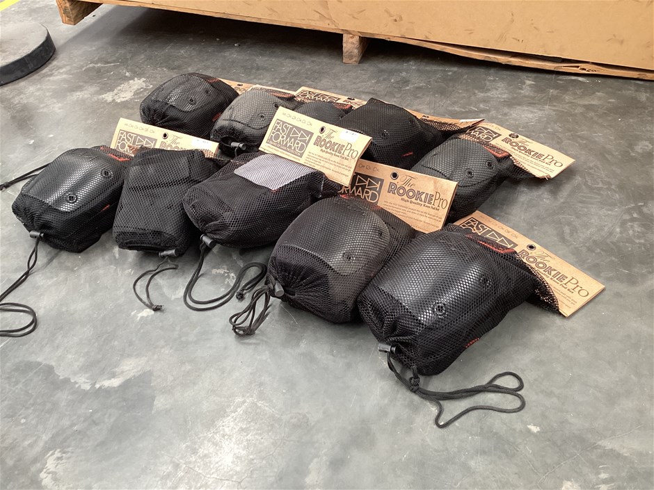<p>Fast Forward Knee Pads Various Sizes</p>