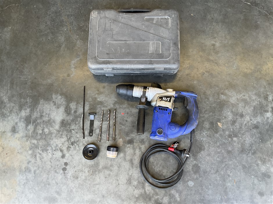 <p>XU1 XRH-900 Rotary Hammer Drill</p>