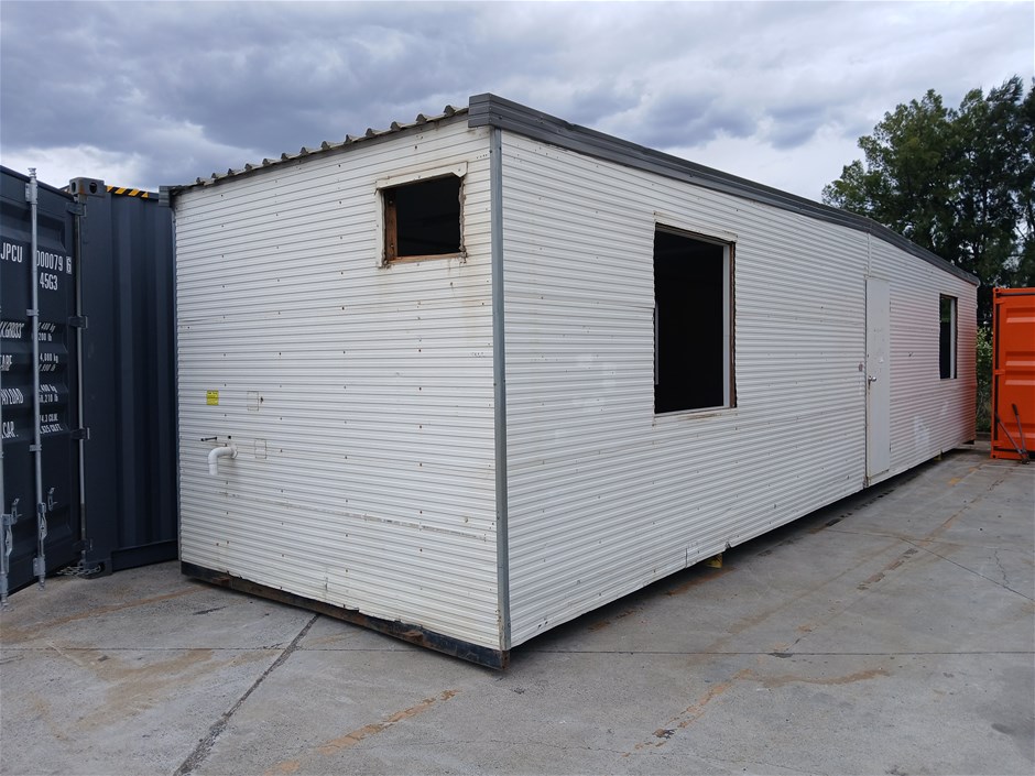 <p>12m x 3m Portable Building</p>