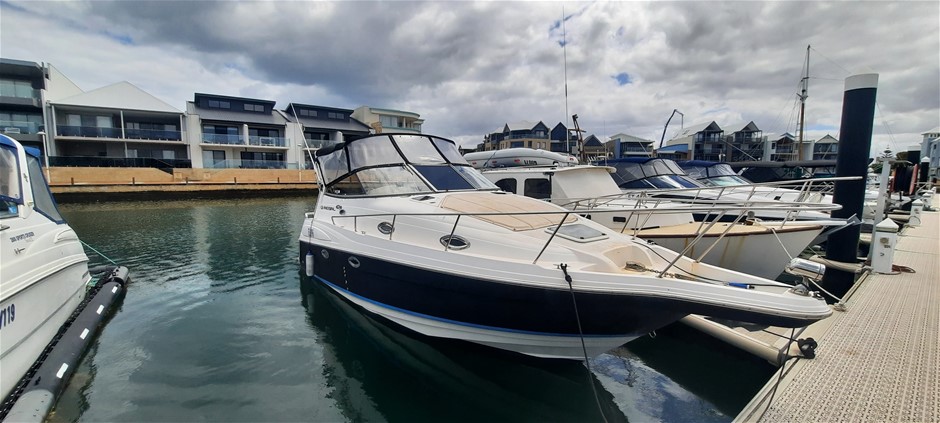 2005 Regal 2860 Cabin Cruiser 