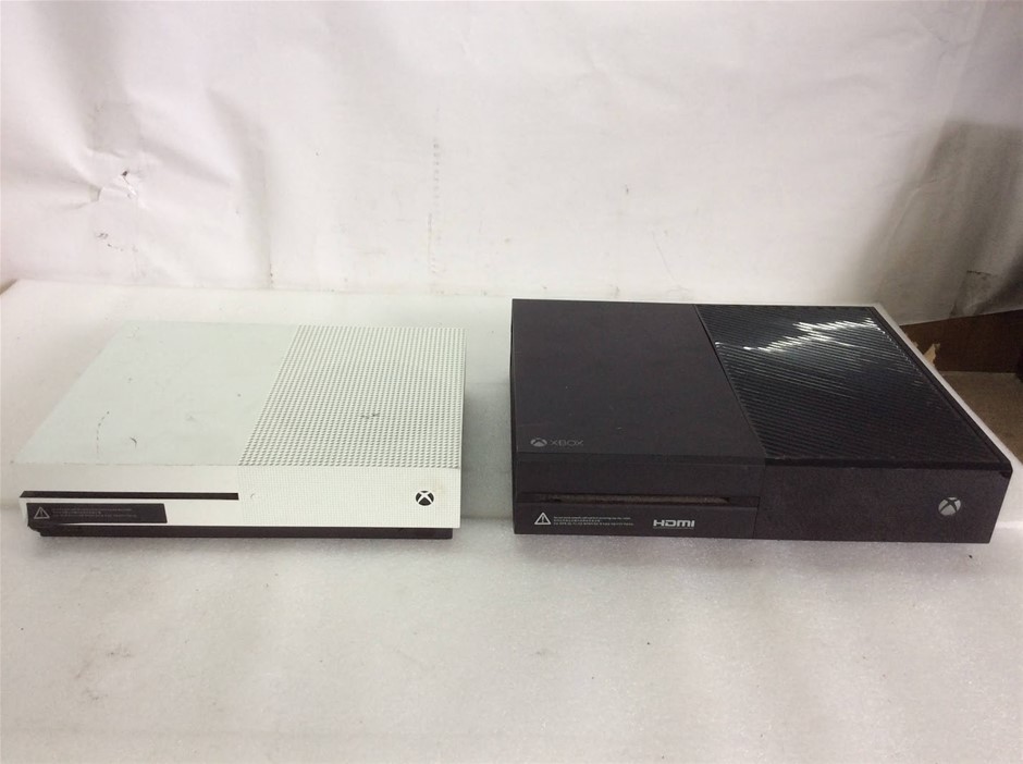 Xbox One S 1681 Console + Xbox One 1540 Game Console