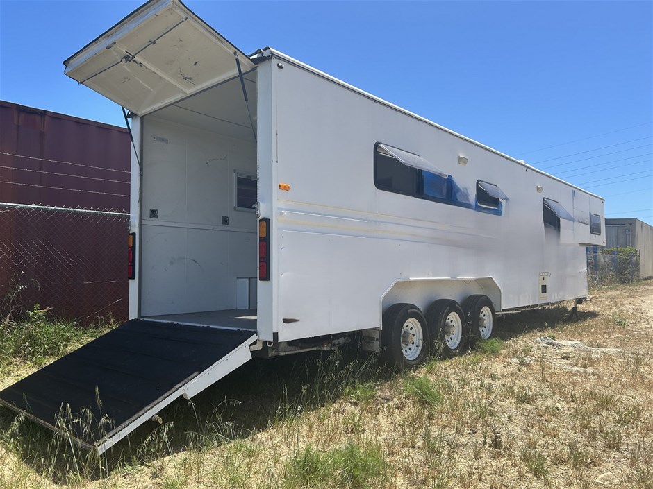 2021 Riviera 3HAL Deluxe Tri-Axle Motor Home/Toy Hauler