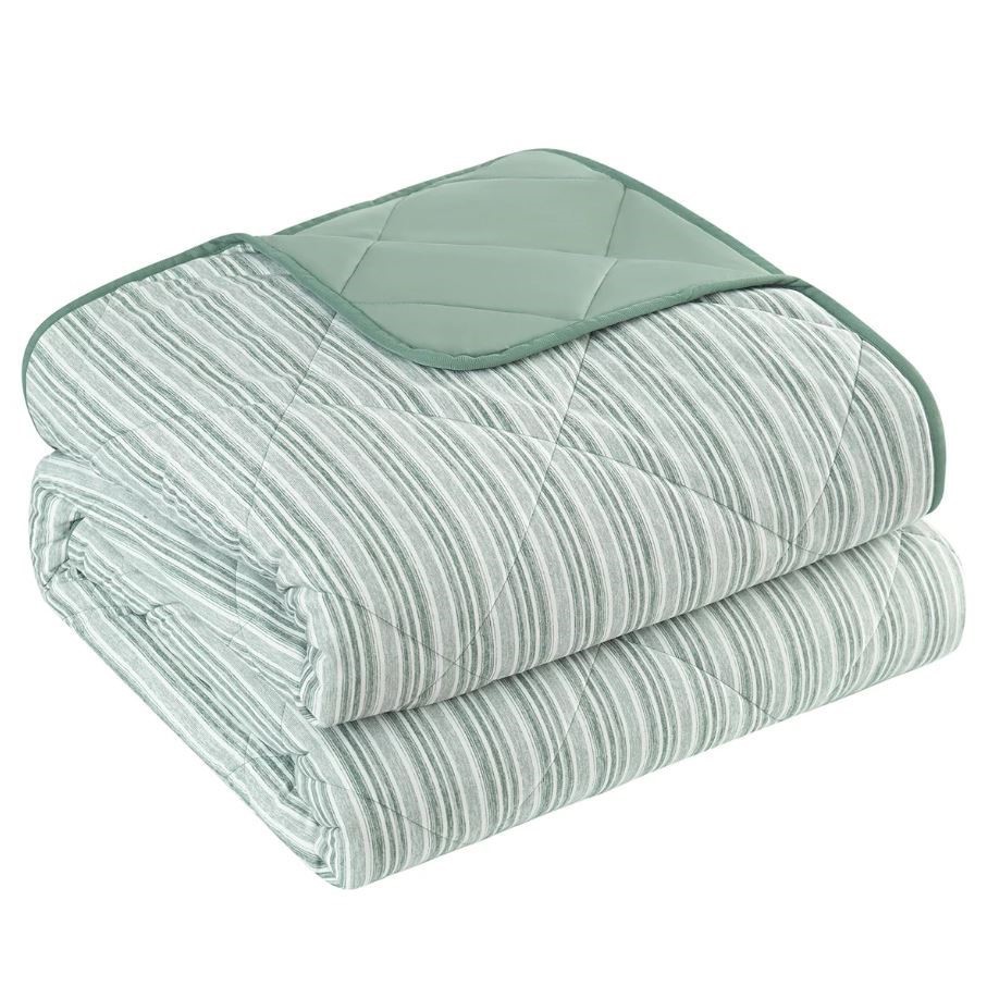 PEM AMERICA Reversible Cooling Blanket, Size King, 245cm x 210cm, Green.