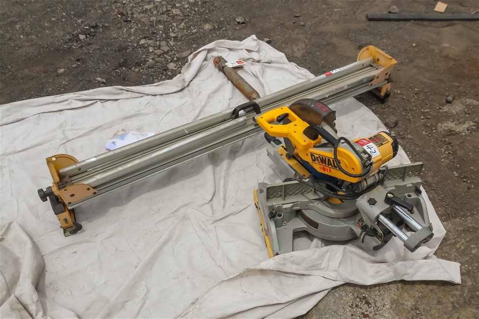 DeWalt DW718 Double Bevel Sliding Compound Mitre Circular Saw