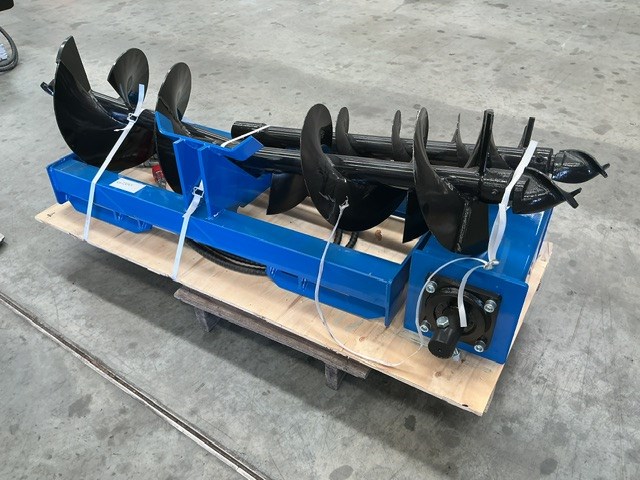 <p>GIYI Skid Steer Attachment - Hydraulic Auger (Unused)</p>