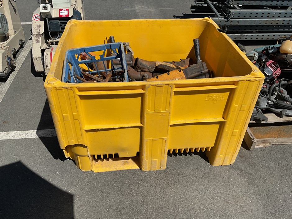 <p>Assorted Pneumatic Demolition Hammers/Jackhammers x 1 Crate</p>