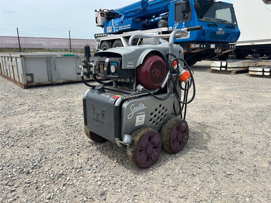 <p>Aussie Pump Pressure Washer</p>