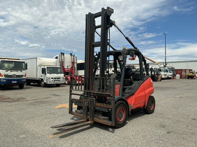 <p>Linde H45 Counterbalance Forklift</p>