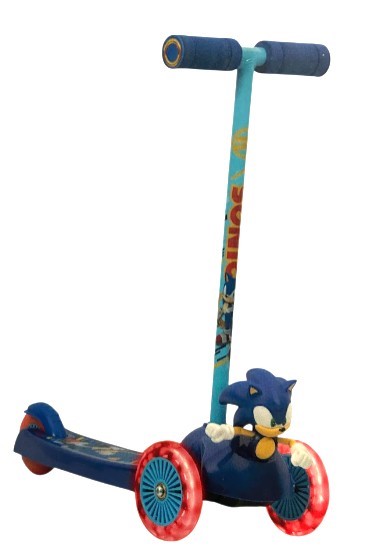 SONIC The Hedgehog Lean and Steer Scooter. NB: Minor Use.