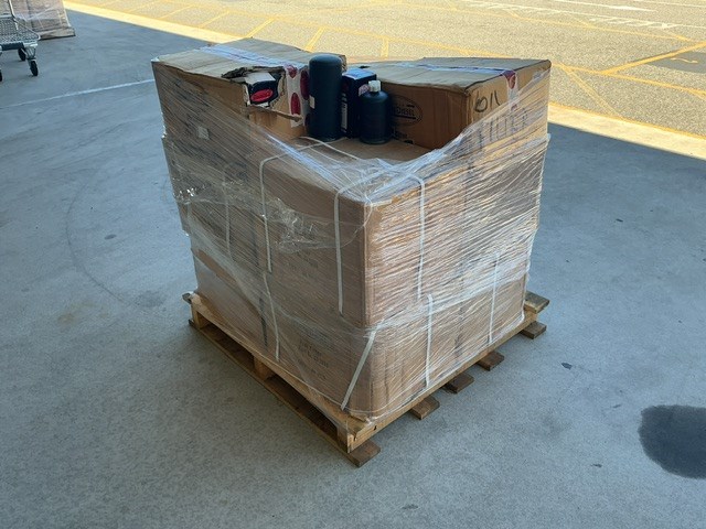<p>Pallet of Oil and Fuel Filters </p>