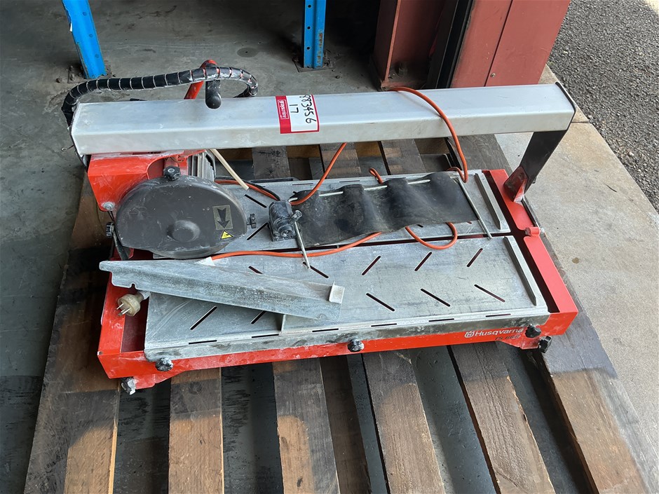 <p>Husqvarna TS66R Tile Saw</p>